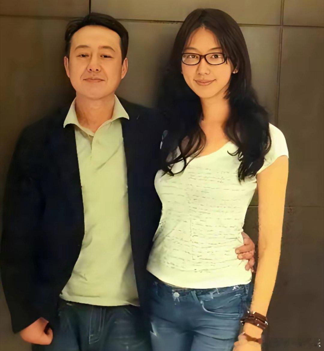 张颂文估计已经意识到了，老婆哪哪都好，但有一个明显“缺点”，那就是老婆为了家庭忽