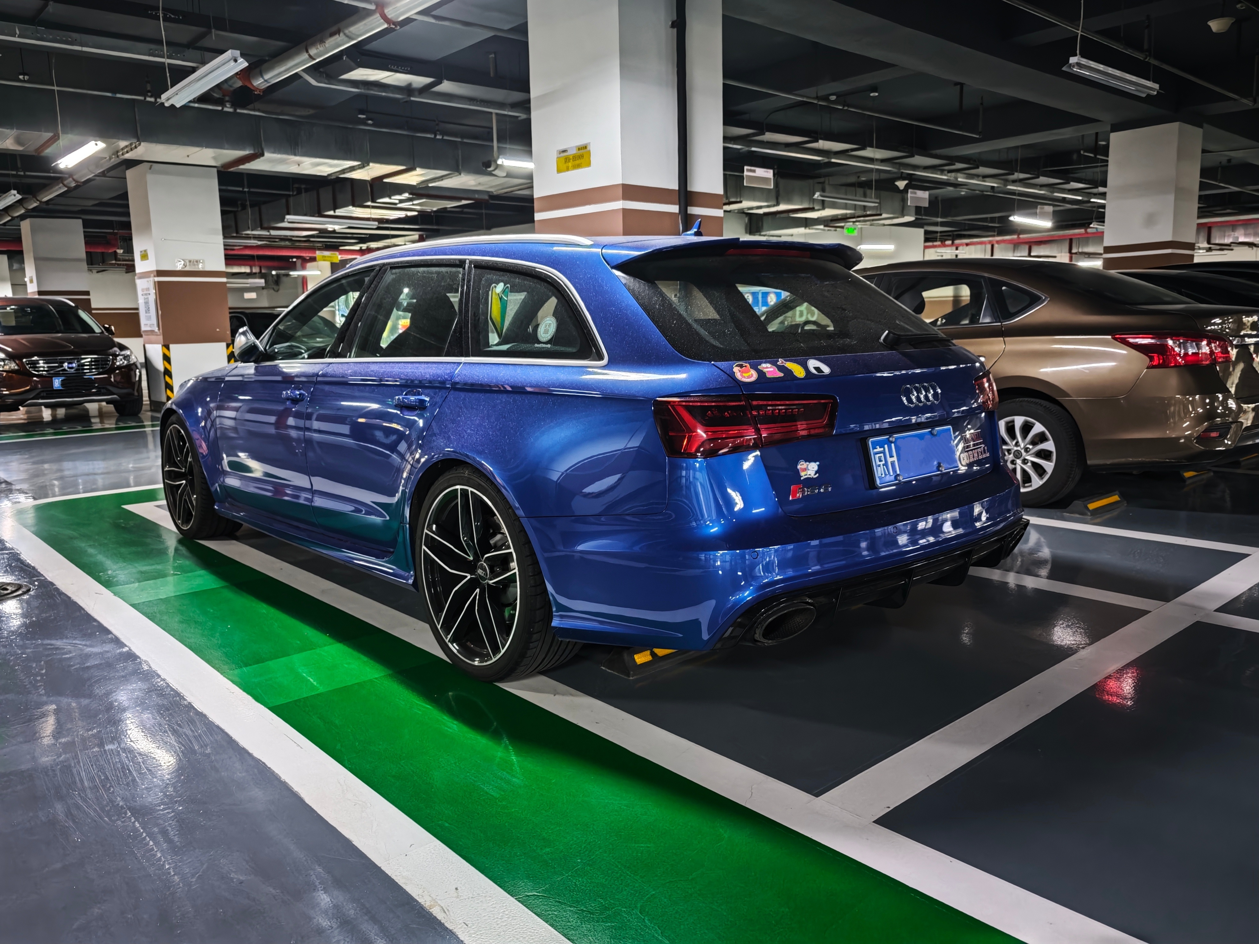 偶遇陶喆同款奥迪RS6（他的车是红色的） ​​​