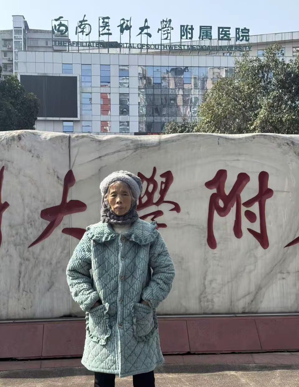 妈妈，你的儿女，孙子些给你送钱和金银财宝来了😂😂😂