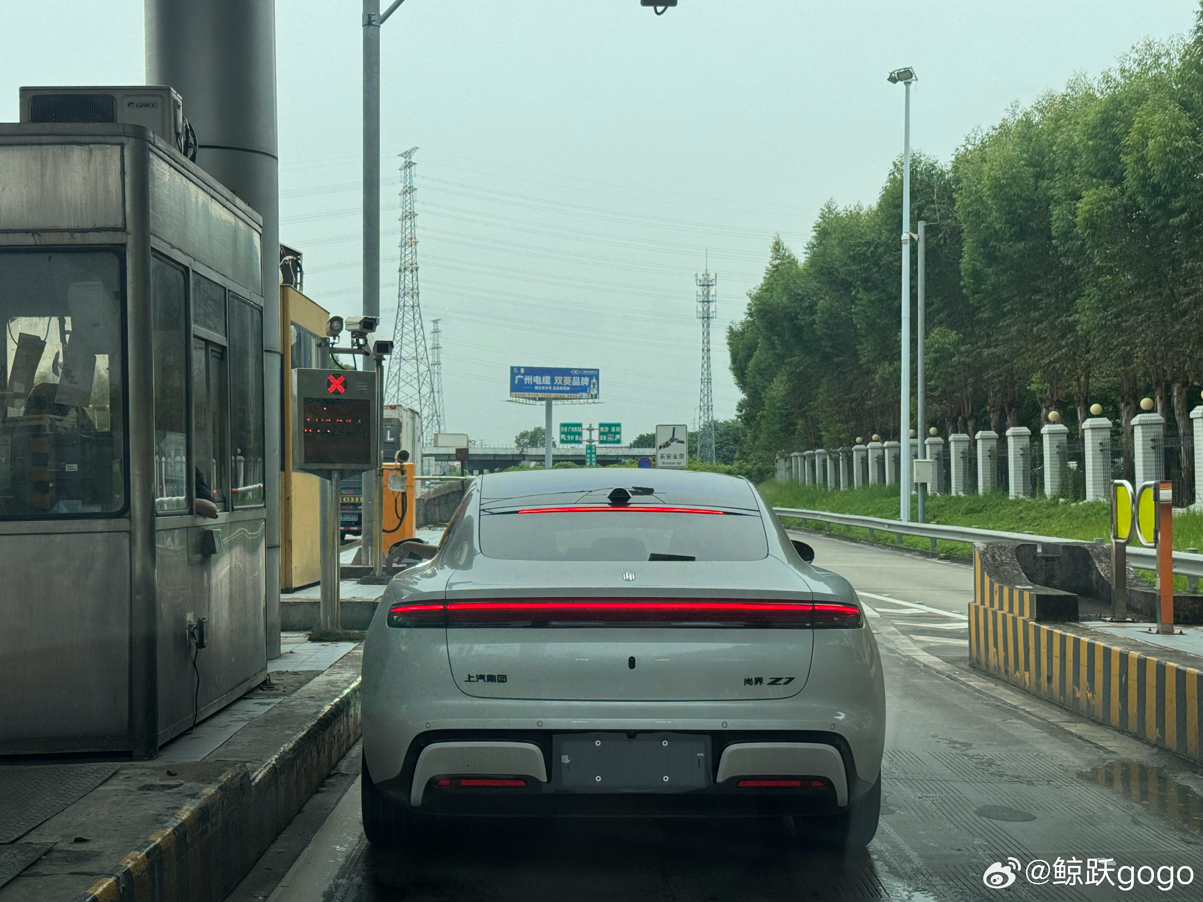 离它多近你才能发现这不是Taycan？大v聊车保时捷taycan