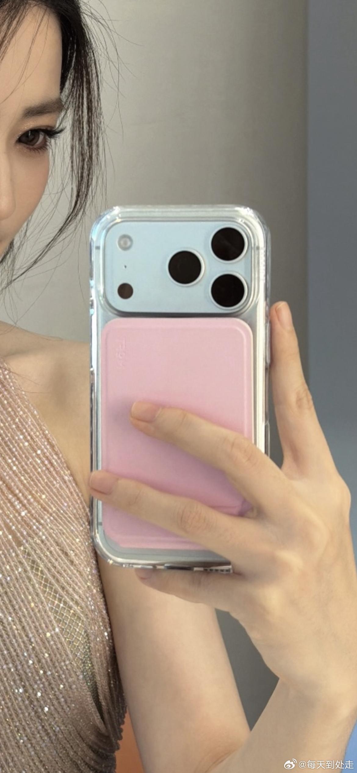 银色iPhone 17 Pro Max还挺好看的！ 