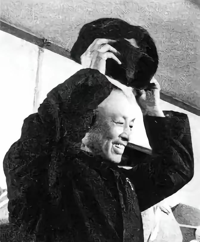 1975年，被特赦的特务头子周养浩，正焦急地等待着去台湾的船票，台湾方面却开了条