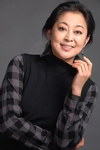 倪萍家包括保姆一共5个人，但她每天做4只海参，保姆没份。倪萍姥姥说:“你个傻子，