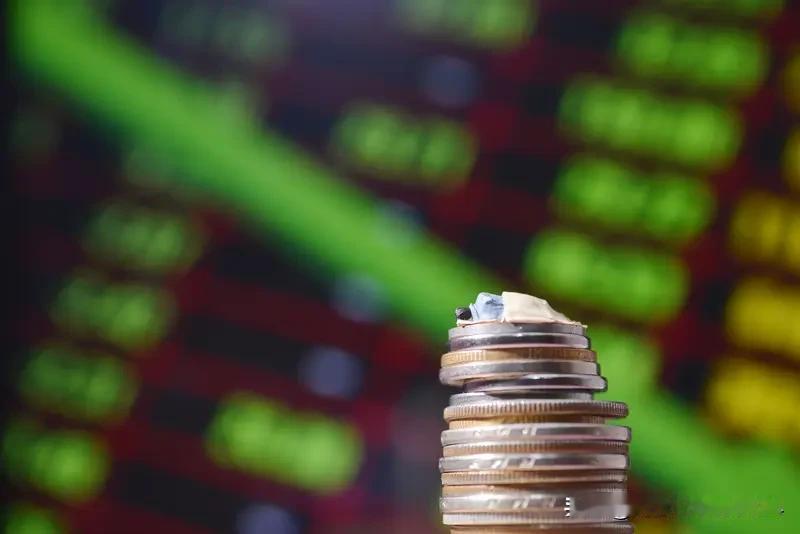 大跌之际，控制仓位至关重要。市场大跌、账户飘绿时，恐慌割肉是本能，可此时乱操作只