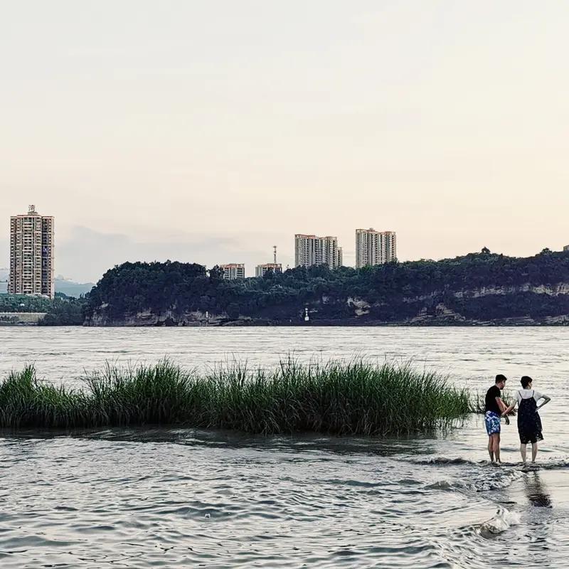 丈夫发声
湖北武汉一名孕妇婷婷（化名）于5月15日凌晨在江边散步后失联，截至5月