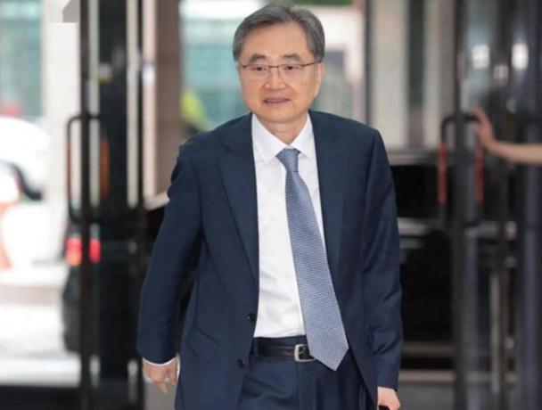 [微风]韩国在中方至今还没有官宣的背景下，外长赵显单方面宣布：中方将参加定于本月