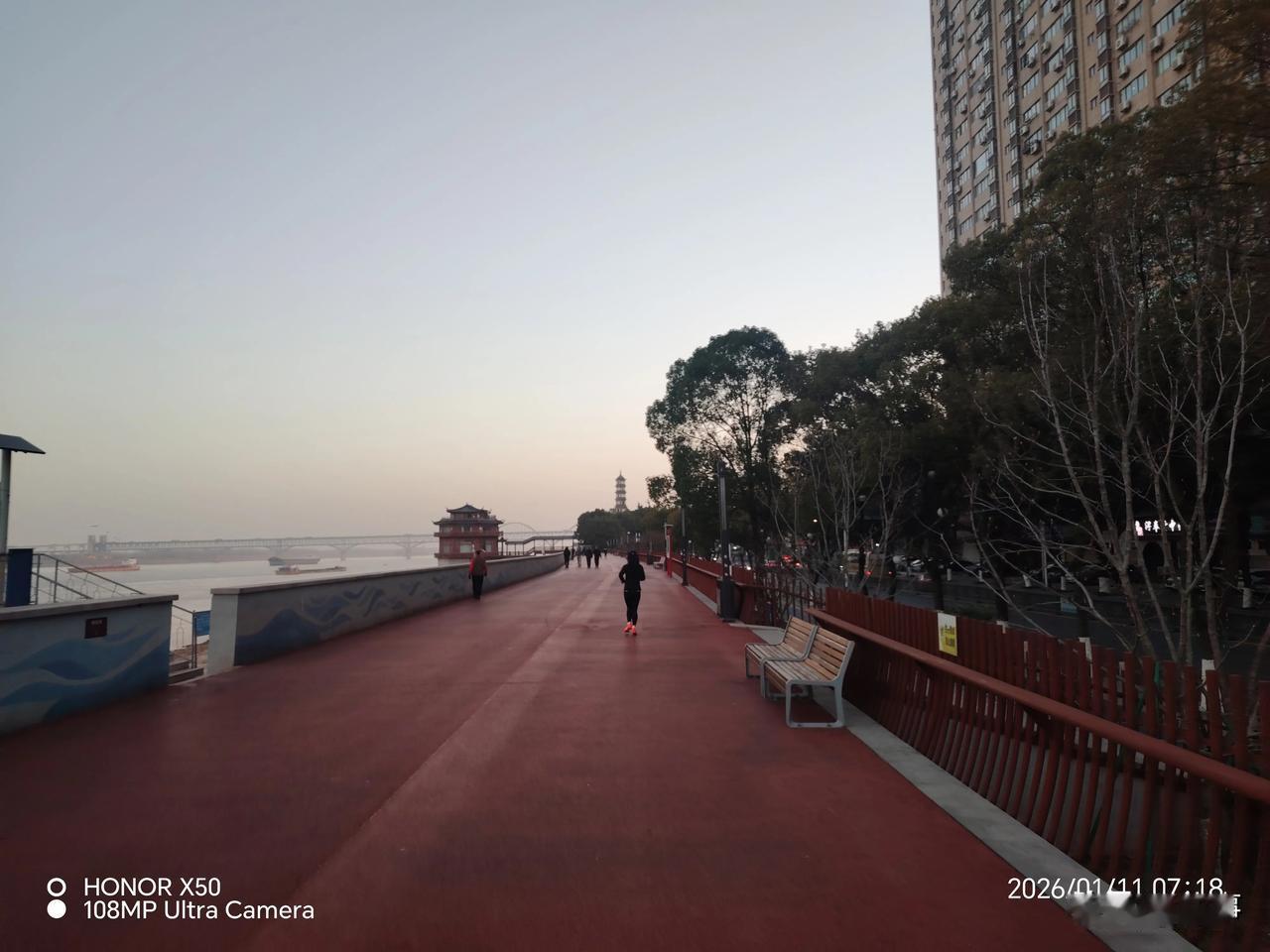 你觉得中年人的压力主要来自哪里中年人的压力主要来自工作