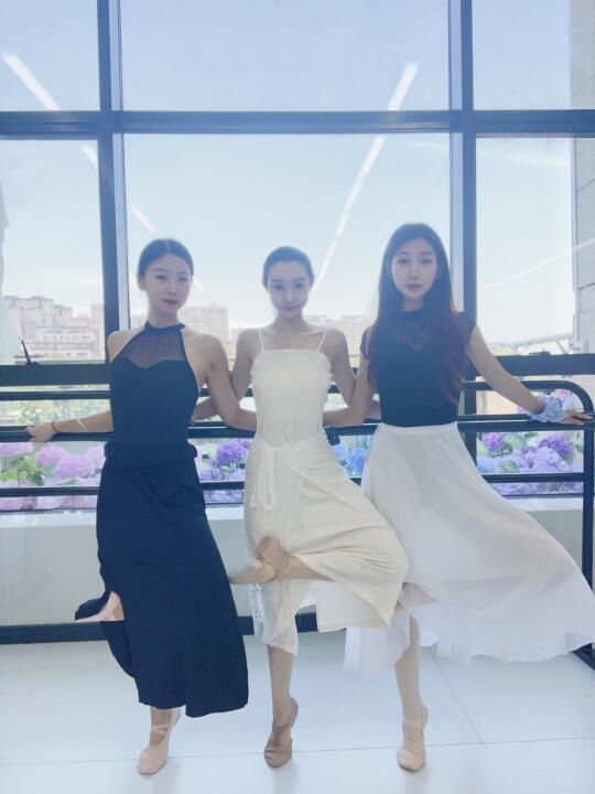 早R｜继续跳舞的7月