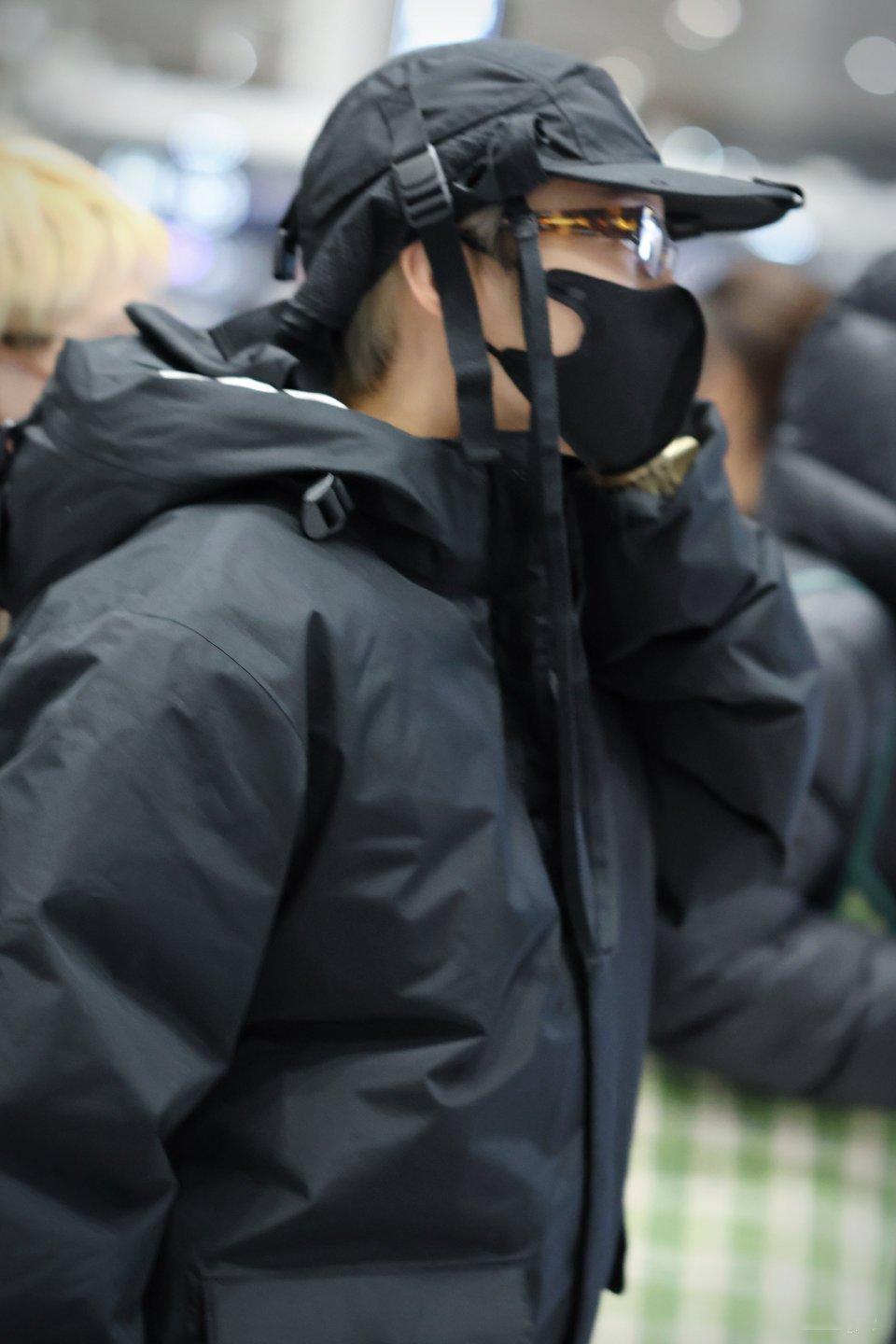 刘雨昕一早到达太原，参加央视跨年演唱会的录制，这次第一次来山西，解锁新城市 