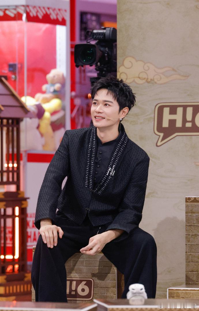 你好星期六全员比武谁看了不说一句好六街会整活！ 答题赛、锅盖挑战、泼水游戏轮番上