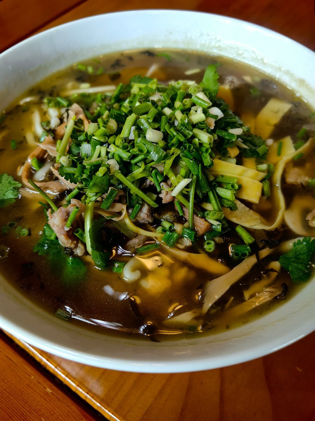 *在路上*江山大陈面...雪菜肉丝蘑菇笋，面是手工做的，很劲道...浙江衢州江山