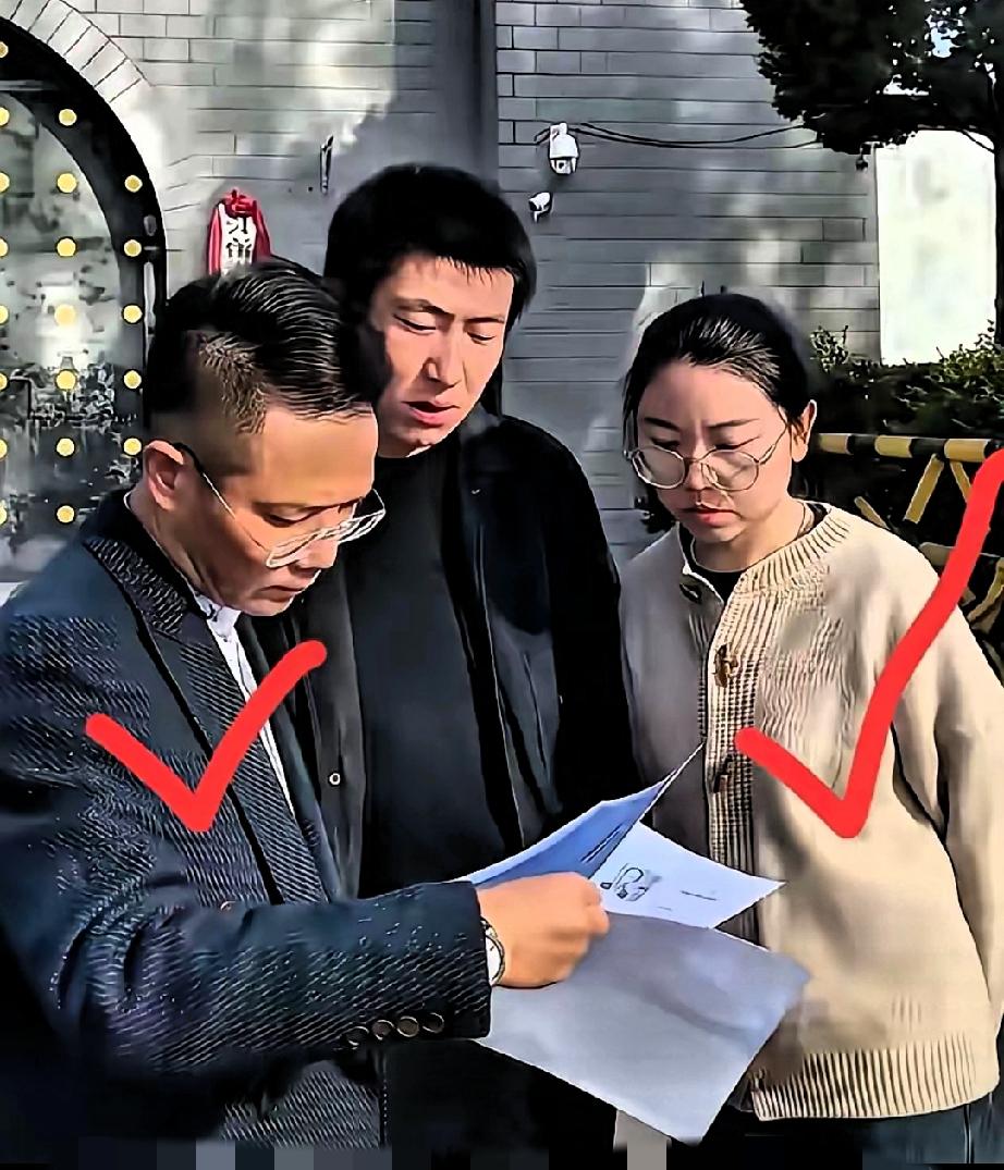 申家姐姐现在估计肠子都悔青了！
​她后悔的不是拦下弟弟，也不是帮父亲请律师，而是