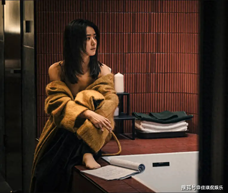 赵丽颖《造城者》超短发造型曝光！素颜颠覆形象，男主令人惊喜！从商界女强人到农村妇