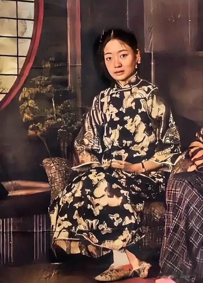 都说她年轻时美得倾国倾城，这才是她年轻时的真实容貌，并非演员所饰演的角色！这张珍