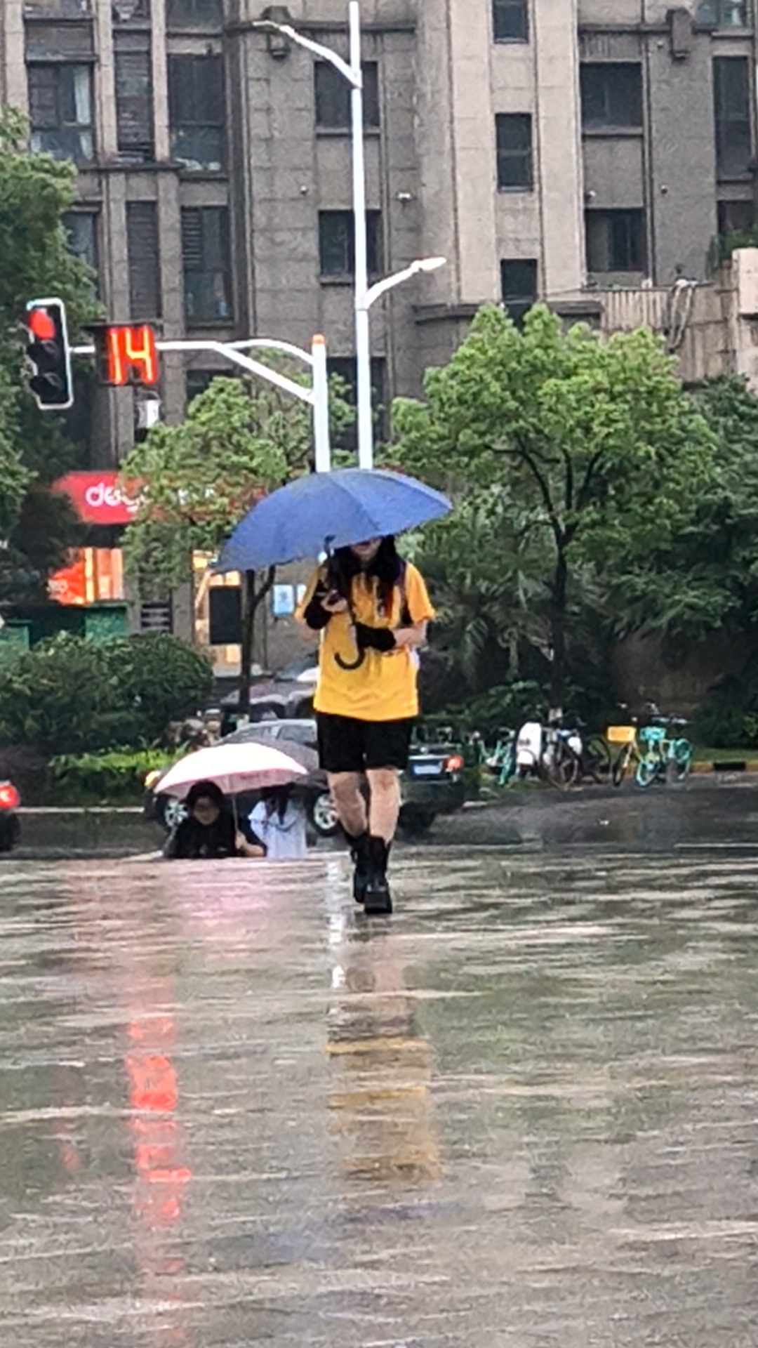 律律球干啥啊生日快乐继续讲啊我没有给你写信我以为你给我写信呢你连生日公演都没有邀