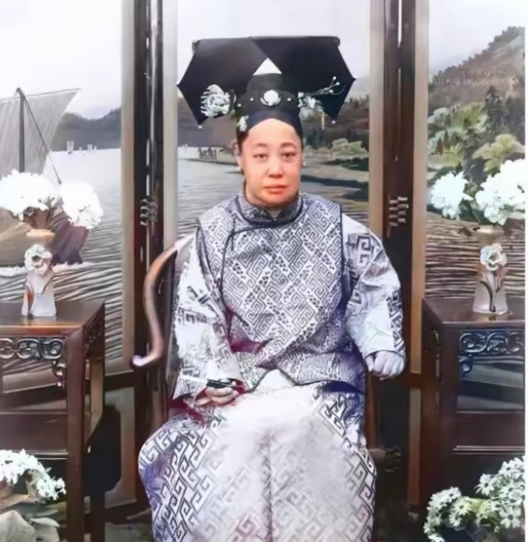 看着有点眼熟，你们发现没?人多了就是容易撞脸。