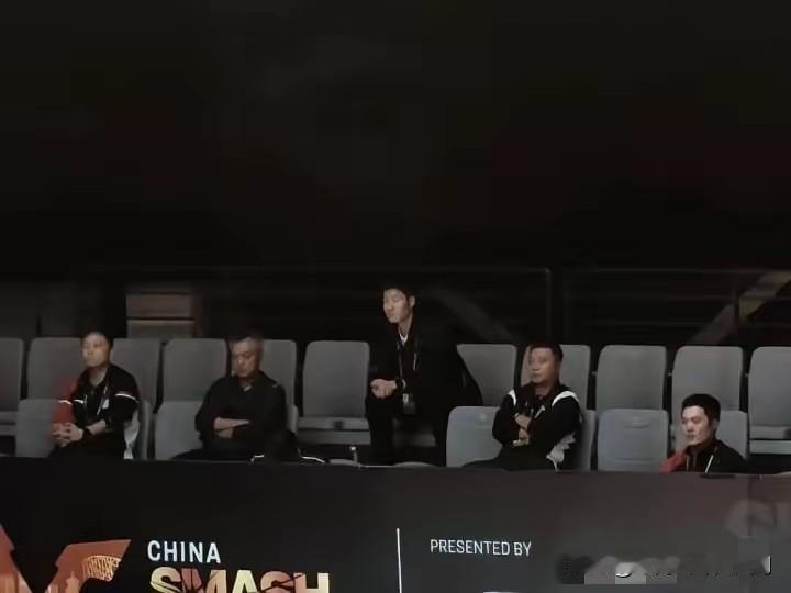 现在全网最烦恼的男人就是王励勤了吧！不是因为徐瑛彬输给法国小将科顿，也不是因为直