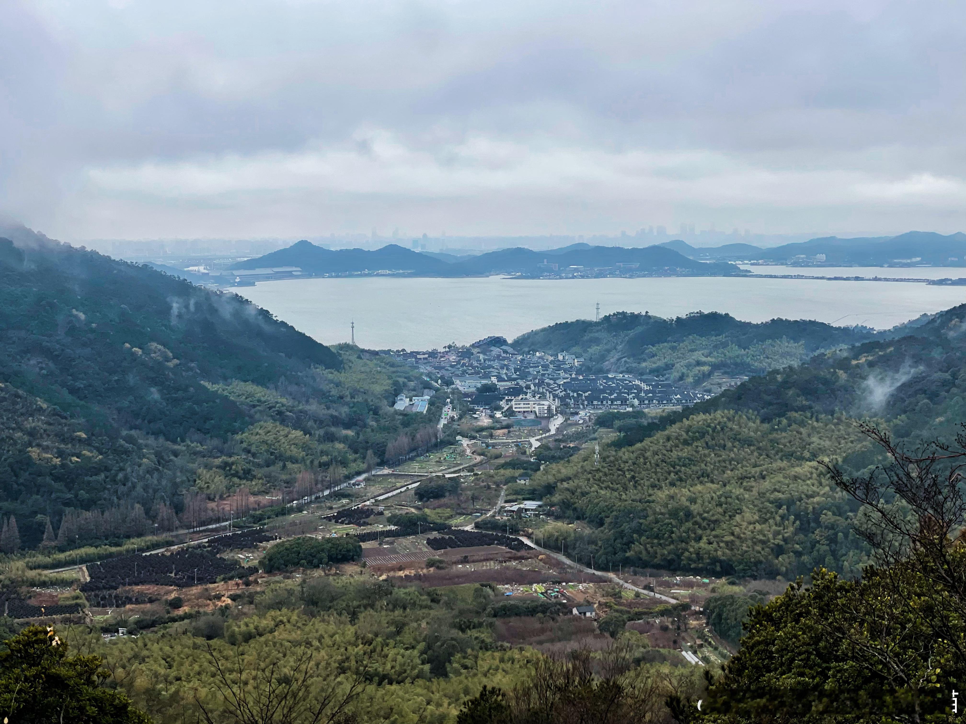 事实证明，零下的下雨天，不适合爬山。但风景还是很美的！ ​​​