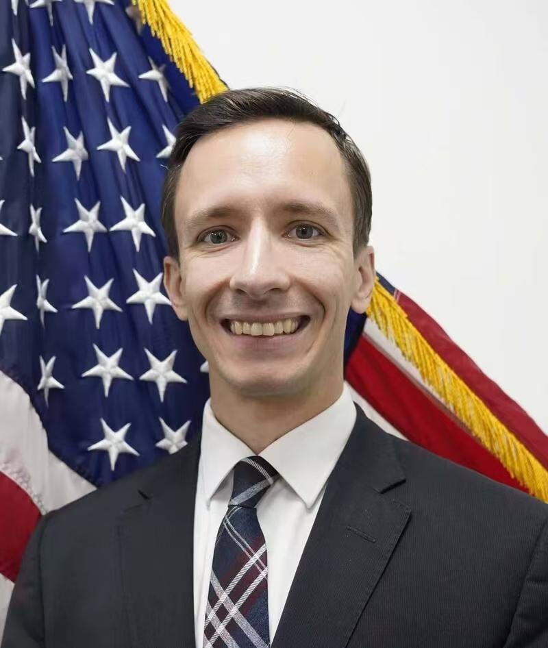 这代表什么？
美国驻华使馆的Harry R. Thompson
现在已经出任美国