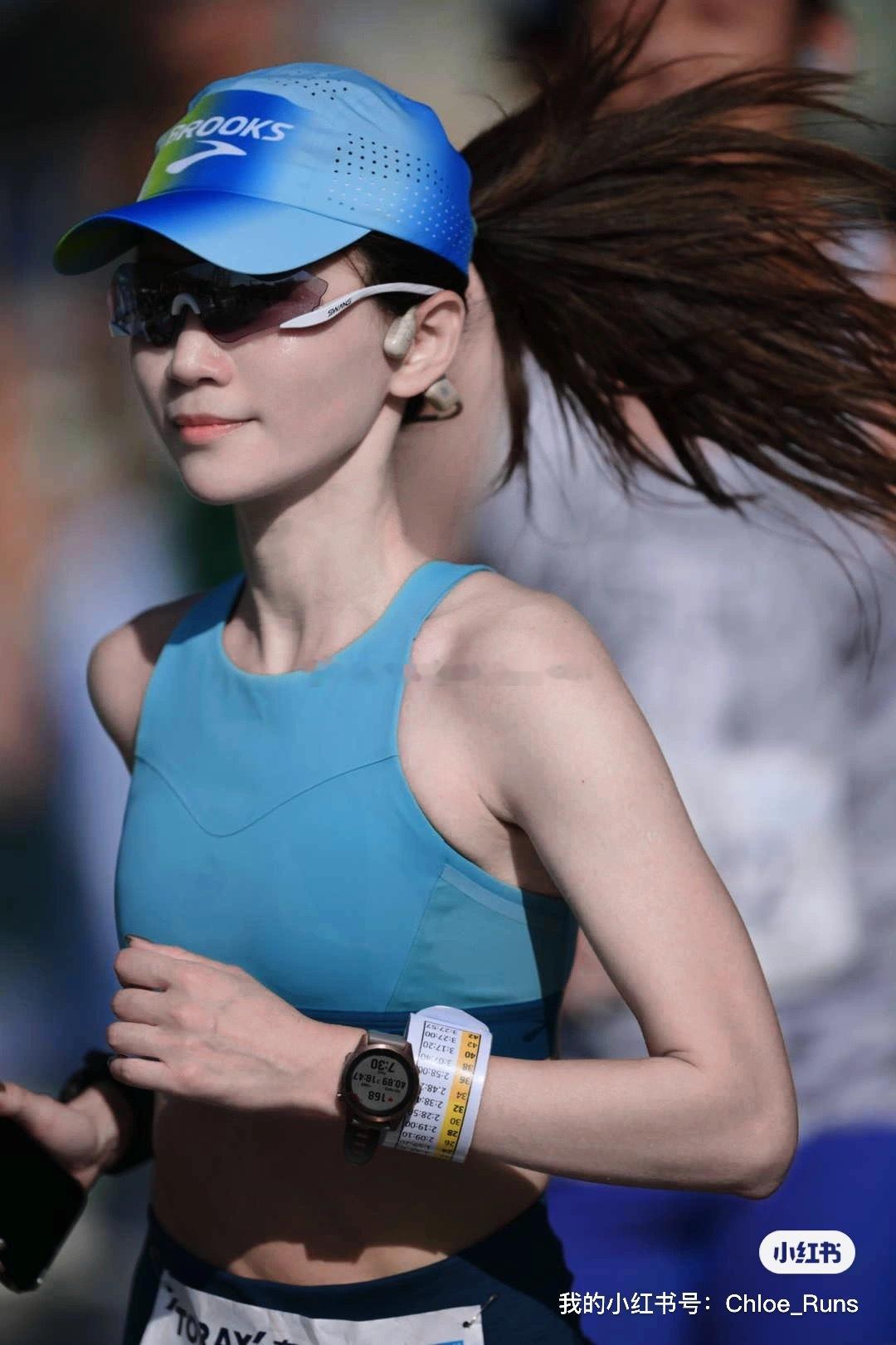 上马状态极佳3:27完赛，心率149，冬训狠狠练 这场上海马拉松，是我所有跑过的