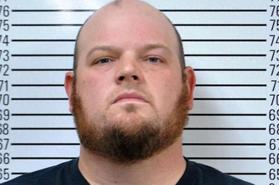 【俄州男子圣诞射击练枪，误杀老妇被控罪】美媒报道，俄克拉荷马州33岁男子科迪·韦