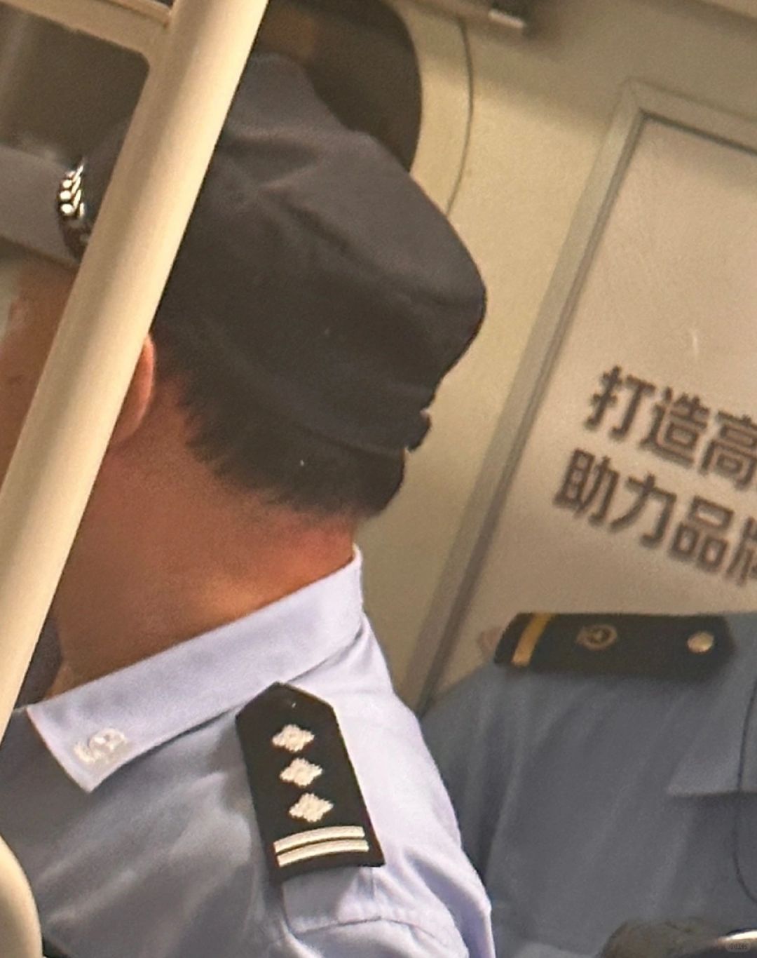 🆘坐火车睡过站乘务员以为我晕倒了！报警了