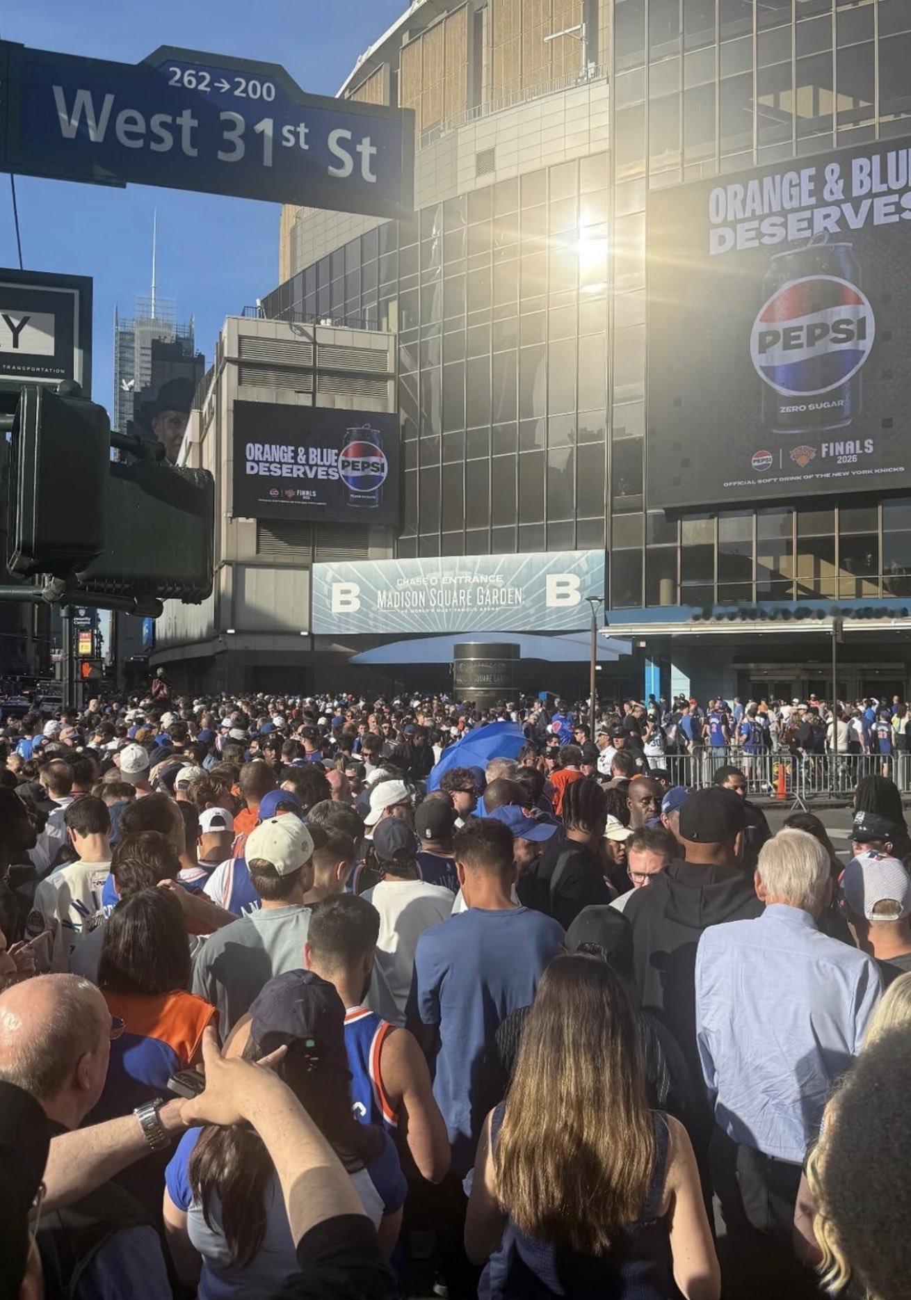 摩肩接踵马刺vs尼克斯