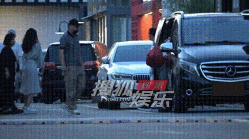 章子怡忙工作儿子来探班路透图 ​​​