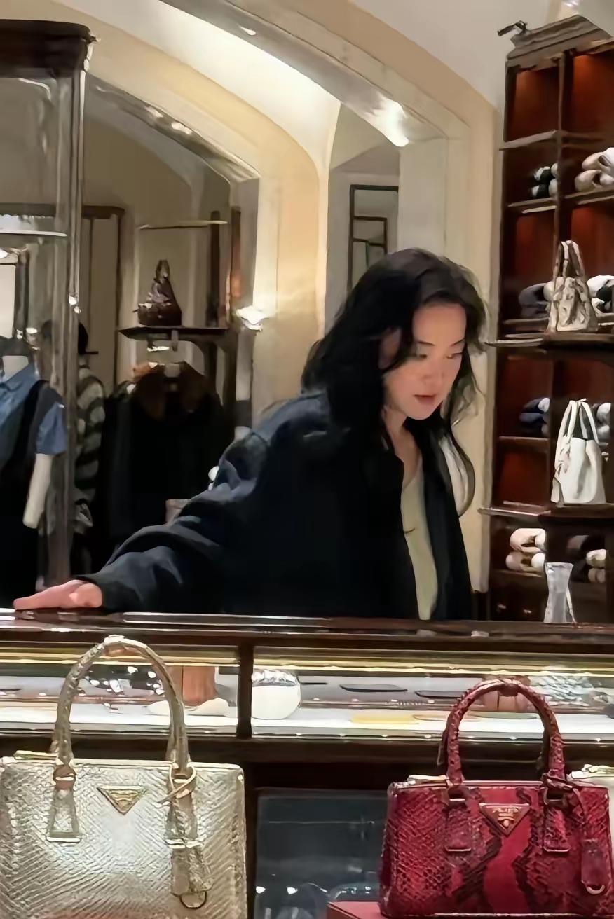 看来笑也不些与生俱来的。搞笑是为了生活，但生活并不好笑。