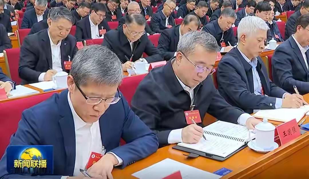 开会也是学习，领会精神，不放过要点，工作中心中有数，才好回去传达，不遗露，不搞错