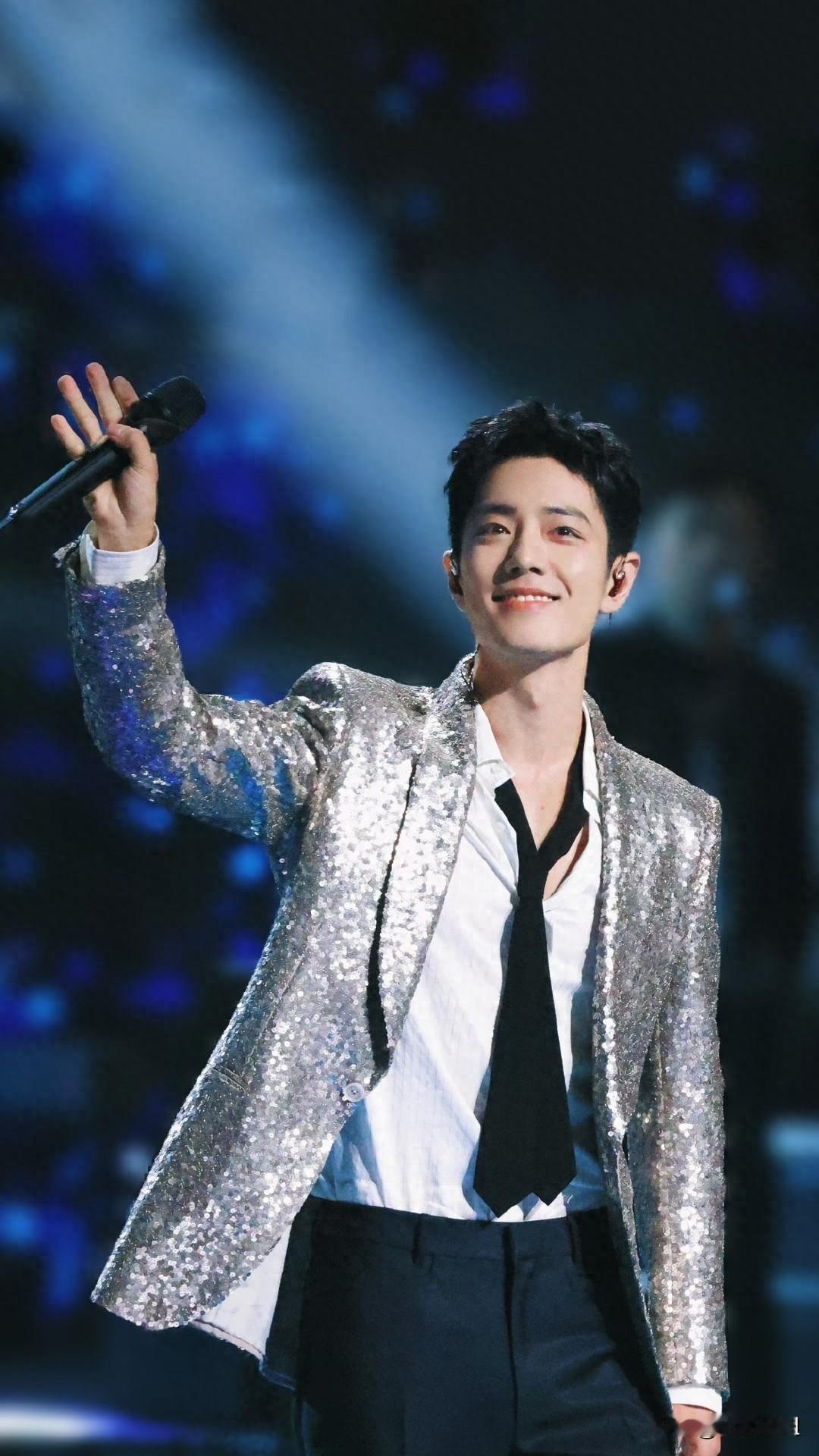 说实话  
我觉得肖战最狠的一招  
不是拿了多少代言，也不是多高的人气，而是他