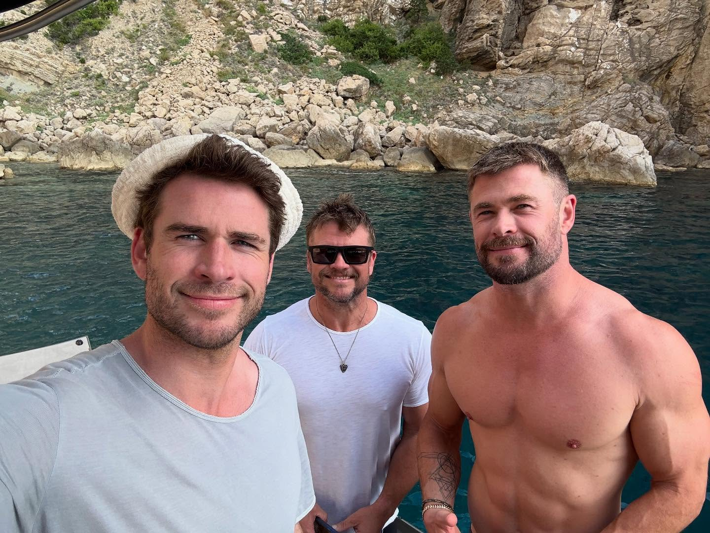 锤弟曝光锤家三兄弟大合影为锤哥Chris Hemsworth庆生！还是锤哥最🉑
