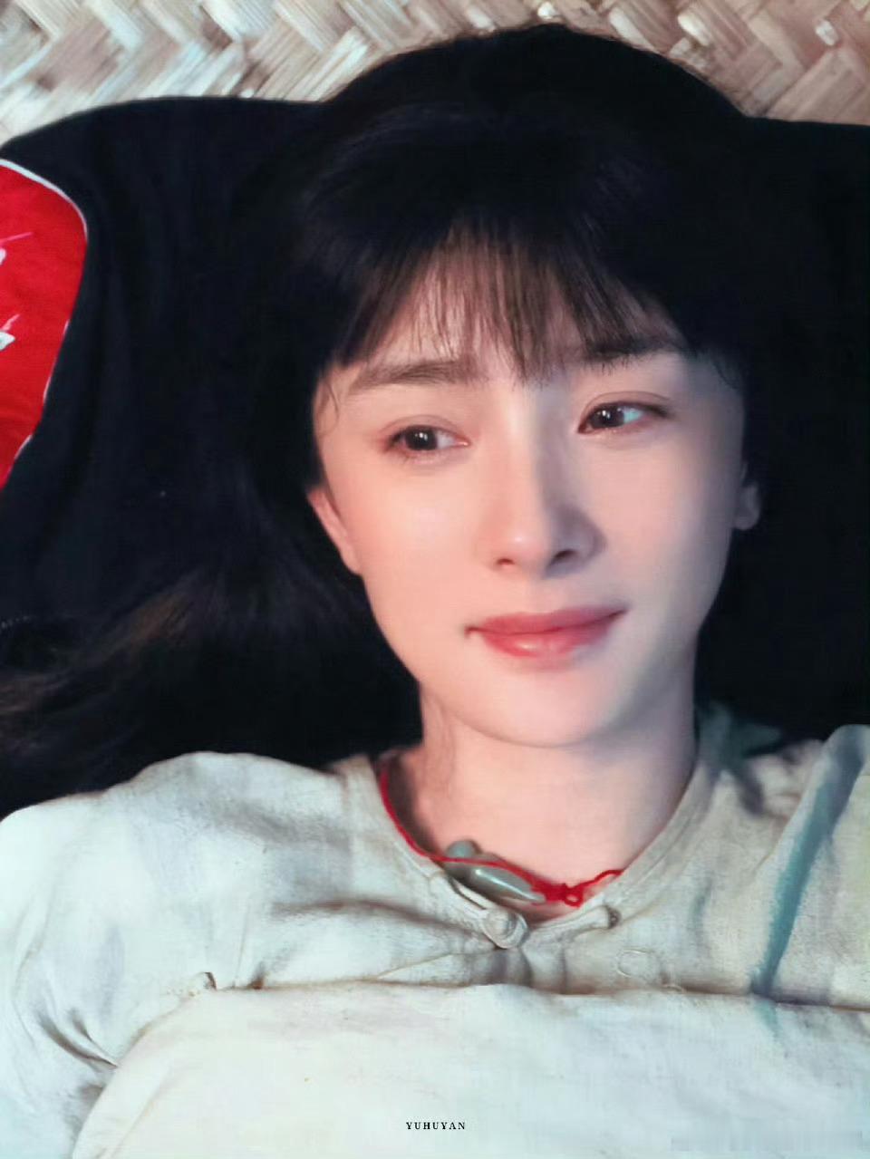 杨幂的眼神满满故事感杨幂的眼神戏真的很精彩 完全被她在生万物里的精彩演技给硬控了