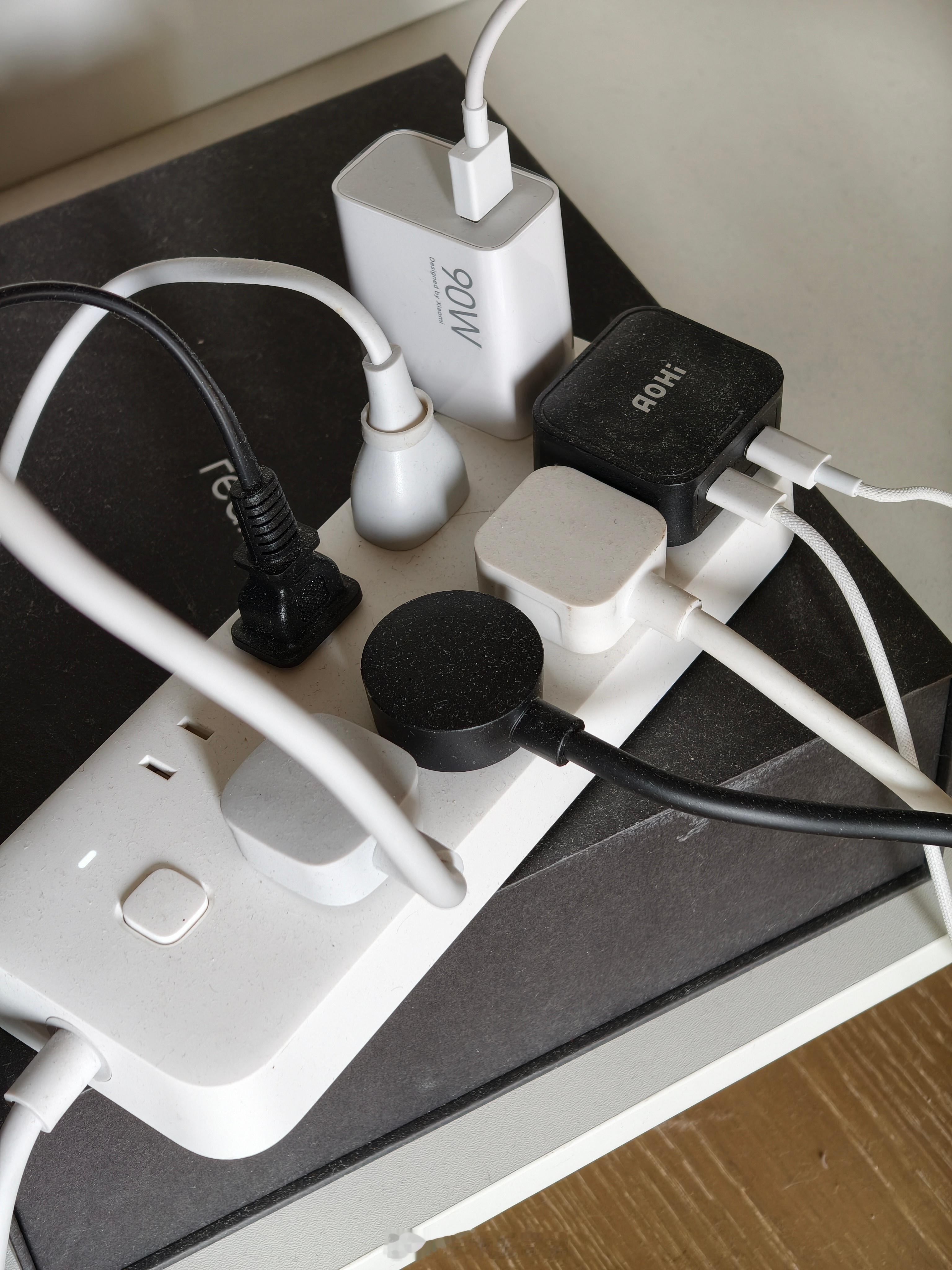 手机充电器千万不要一直插着不拔这么多年了，我充电头就没有拔过…只要不是劣质的，基