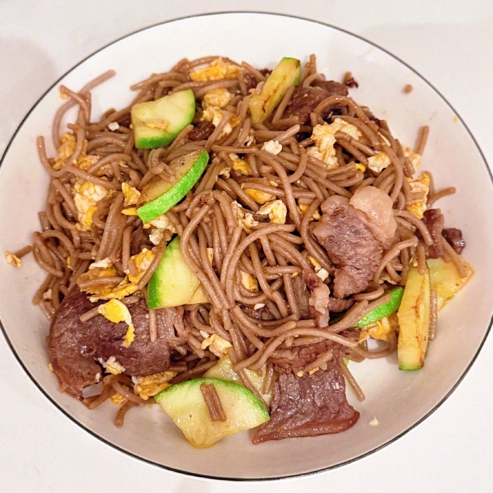 娱乐白鹿炒面教程白鹿教粉丝炒面 看起来香香的 