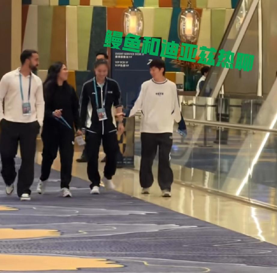 王曼昱真的是个小话唠！

这次今天晚上澳门世界杯举行晚宴，和陪练徐弈妹妹一同去参