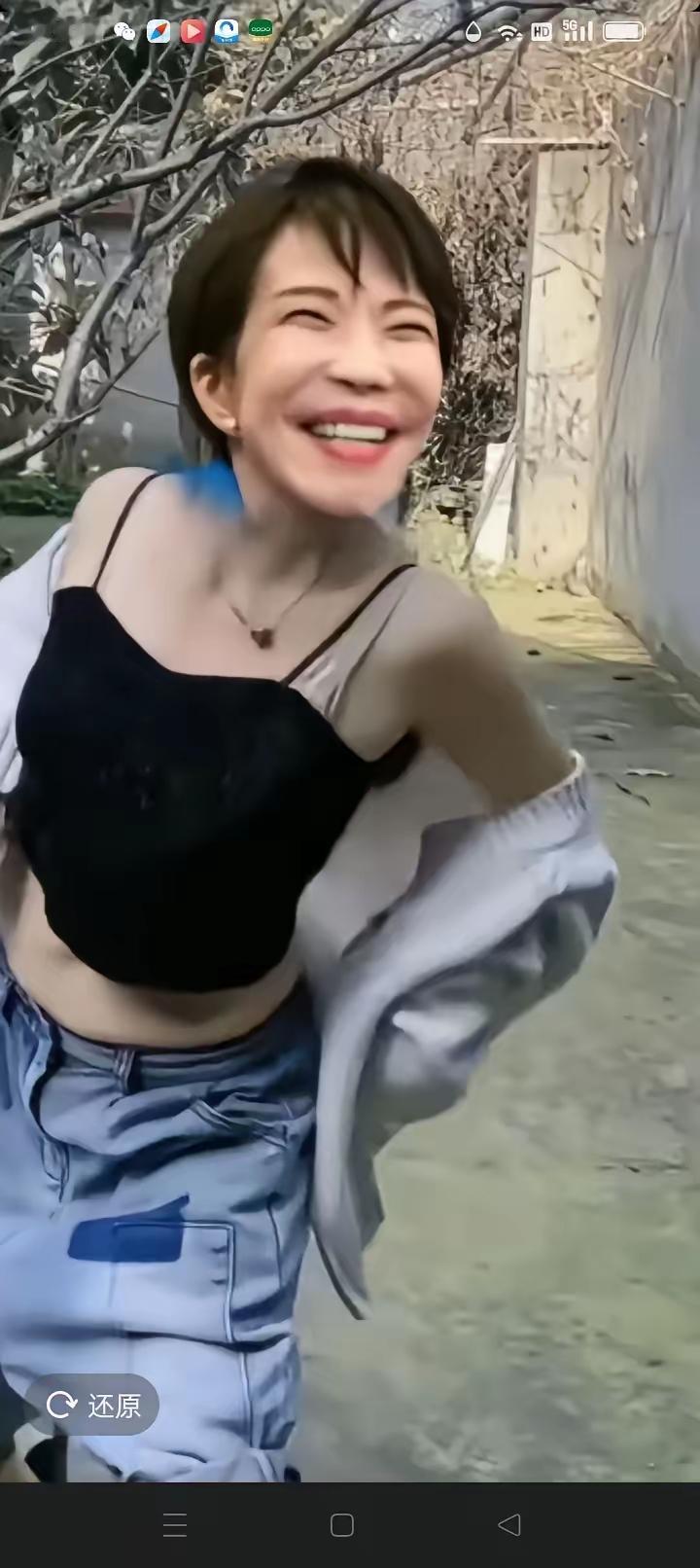 院了，妖姬
去了趟，白宫，见了一次山伯哥。
妖姬投怀，送抱，献媚之后
回到大阪就