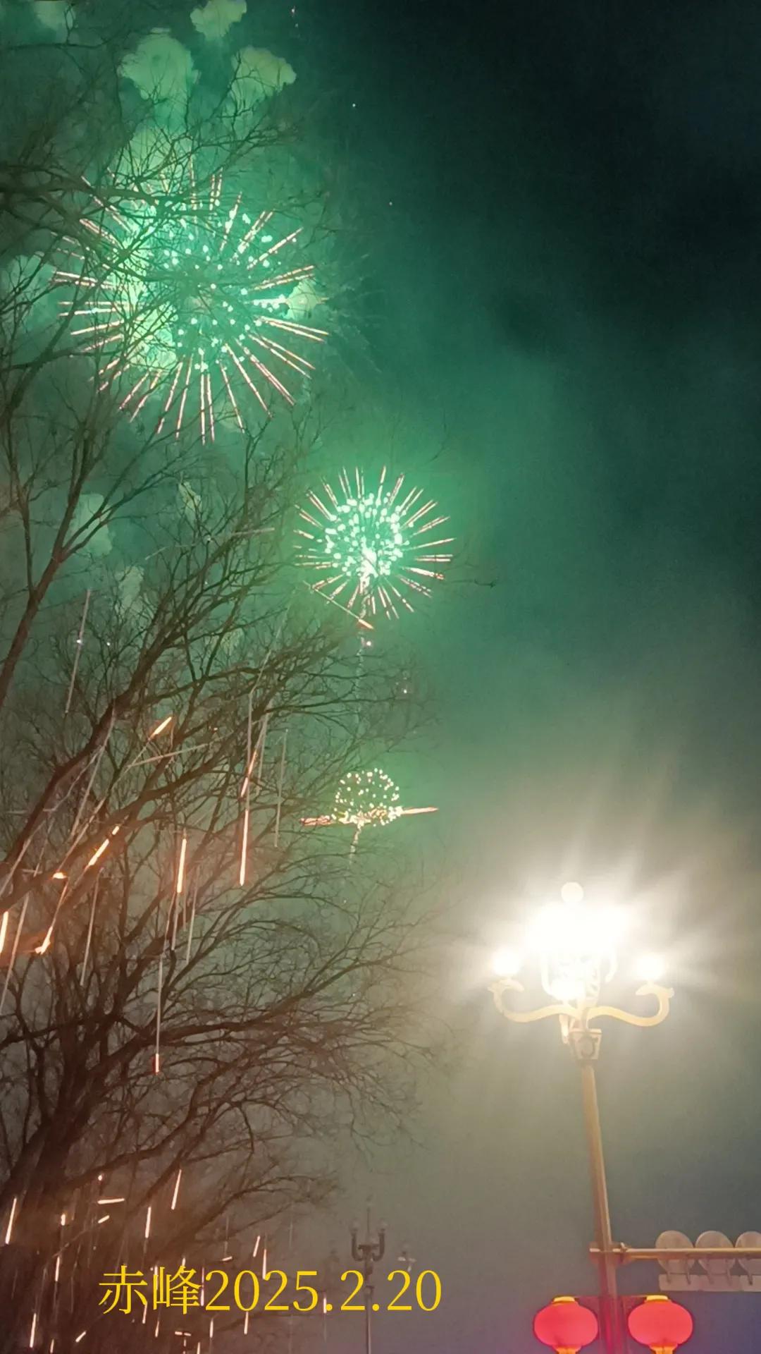 分享一张随手拍的夜景路边随拍，家乡夜景。