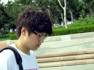 落地了，还是没有等来好消息。高中时，我是五班班长，你是六班班长。那时候咱俩都有一