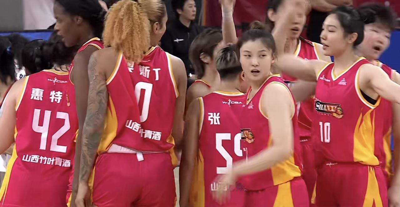 不行呀！山西女篮后劲不足，本赛季碰到了碰茬。今天即便是在主场，身披喜庆的大红战袍