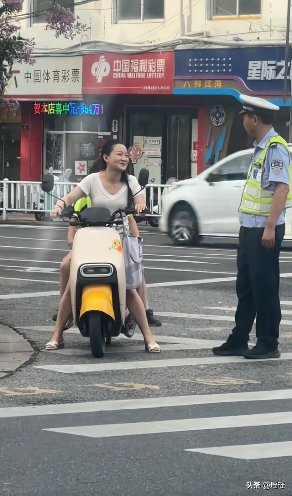 果然美女不管在哪里都有优势。