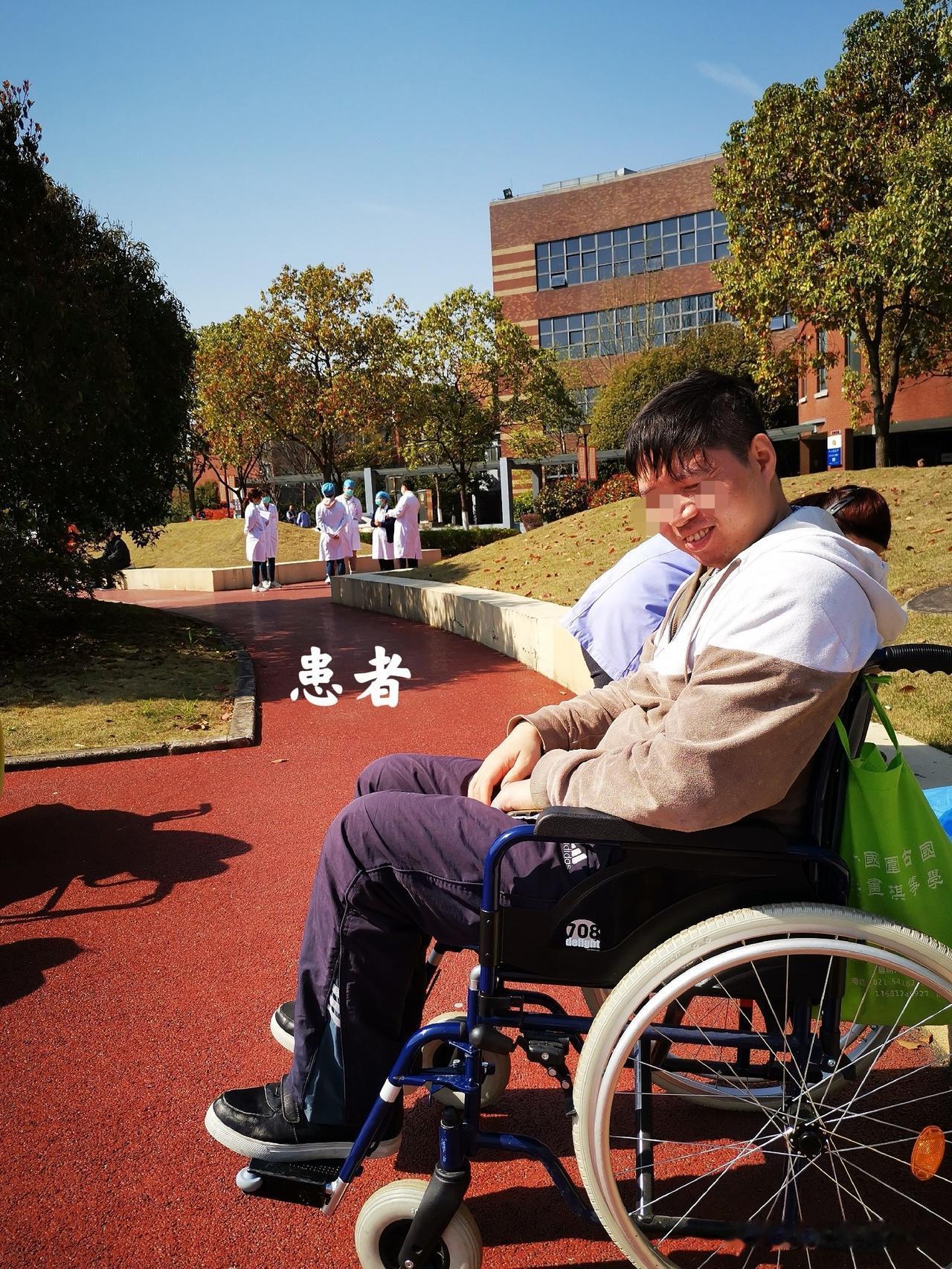 脑机接口——救人

众多脊髓损伤患者手脚无法活动，生活无法自理，终身残疾。
这是