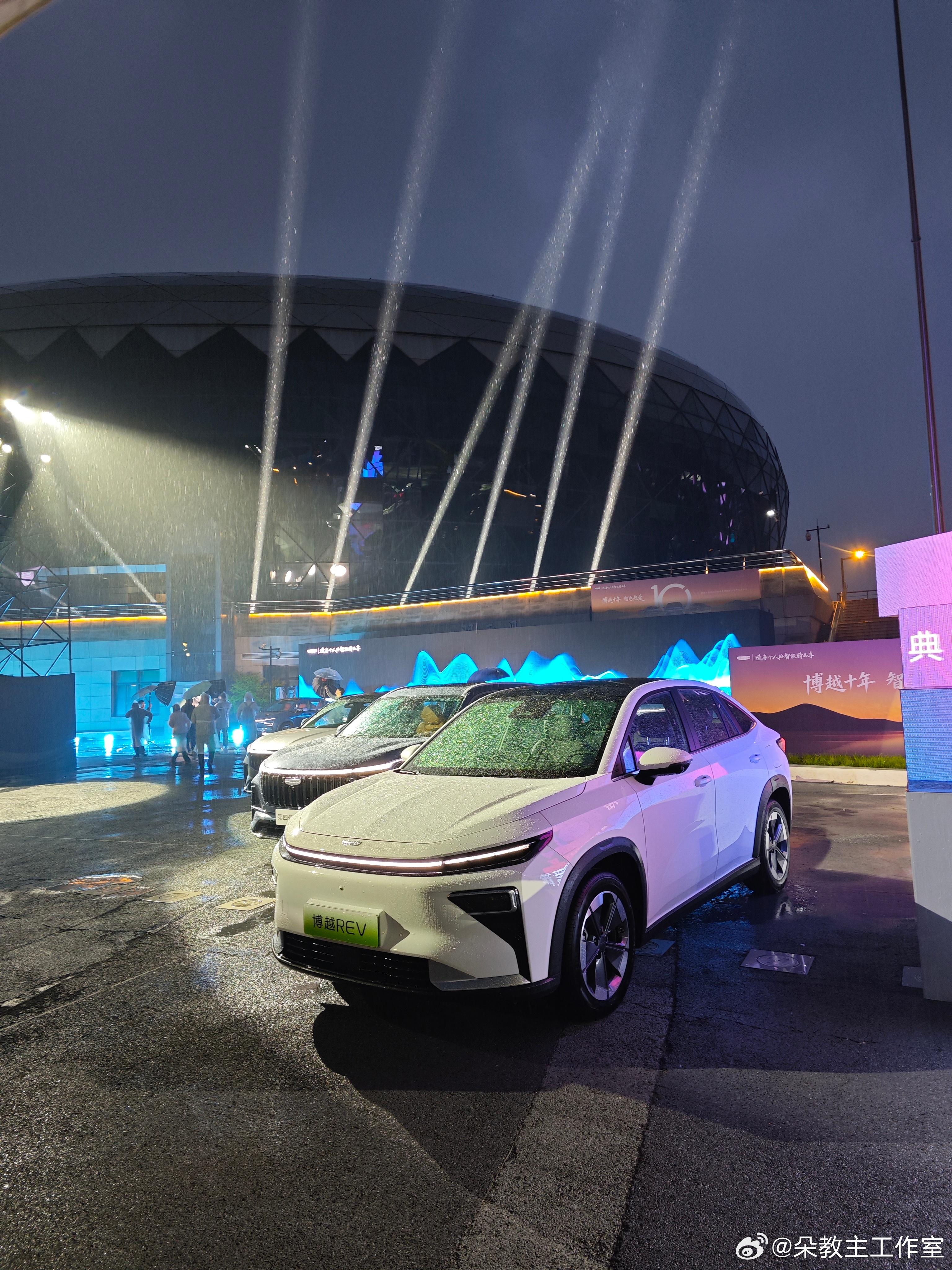 一眨眼，吉利博越都十周年了吉利博越rev博越十年智电热爱