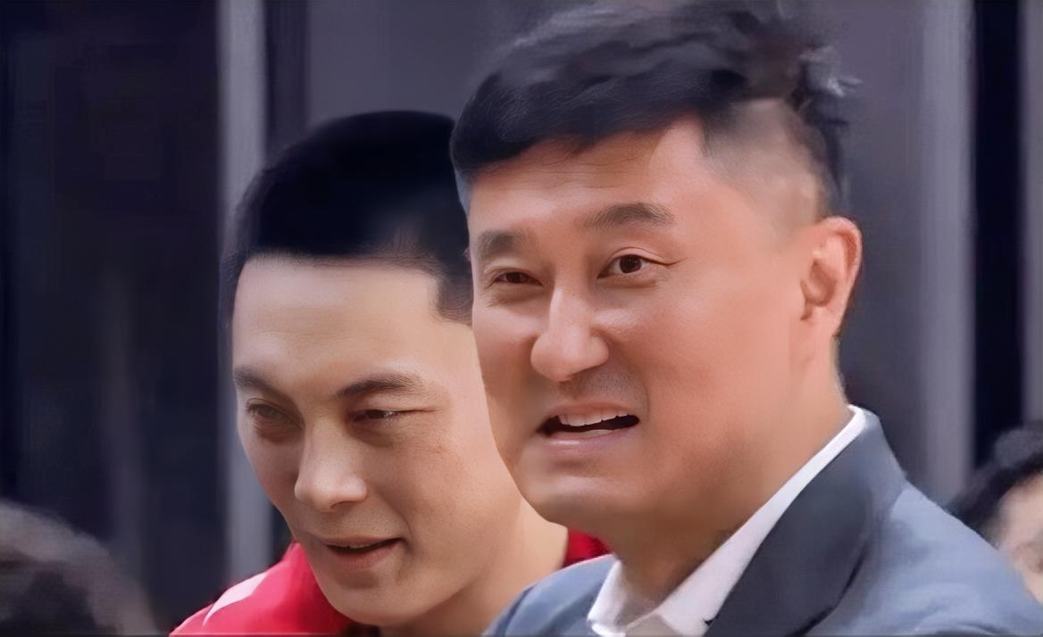 回看广东宏远输的这三场比赛，比起锋线缺失，中锋才是最大的问题！

除了刚刚输给上