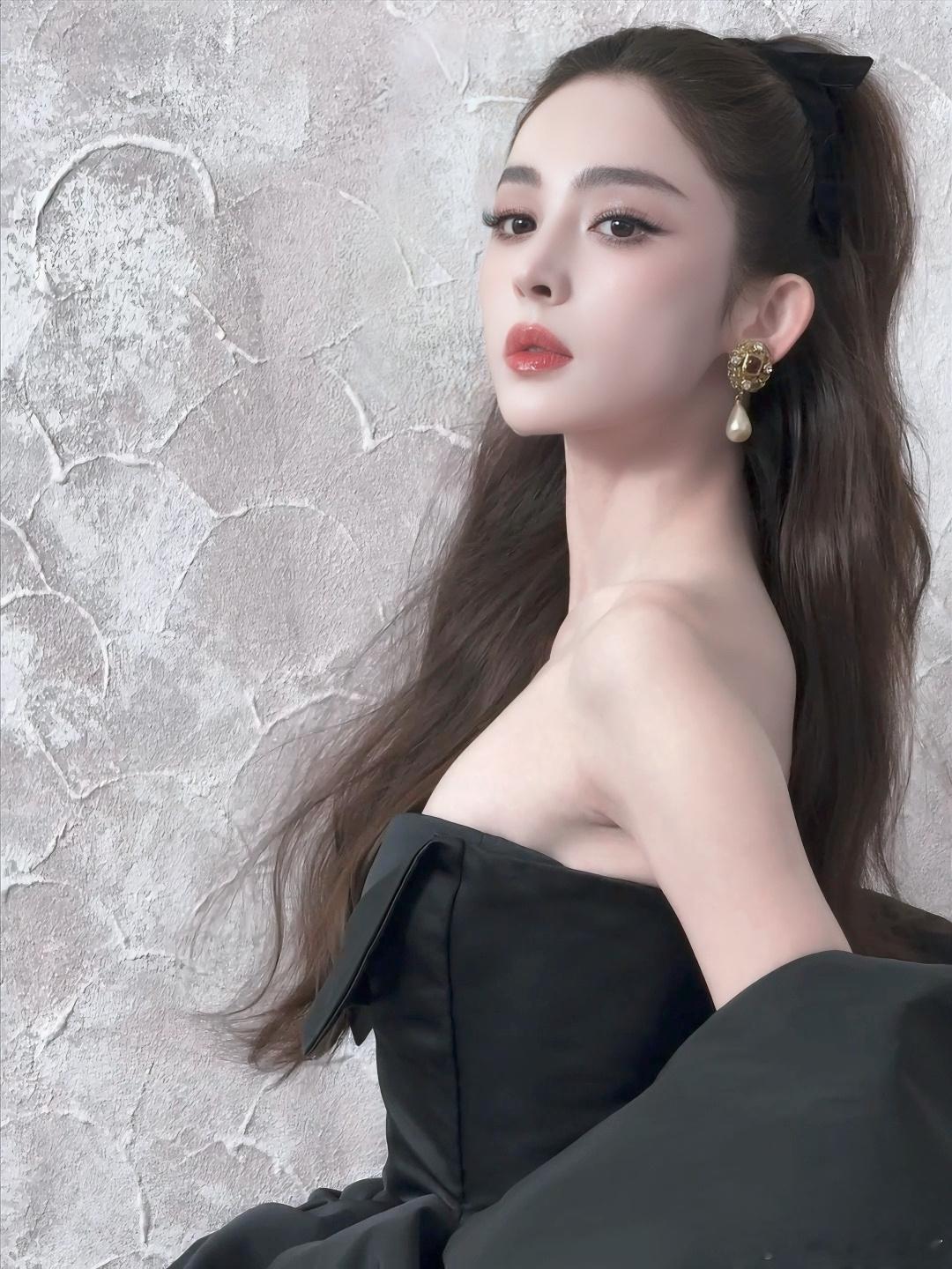 娜扎[超话]  娜扎费加罗娜扎礼服 娜扎红毯 好美[色]娜扎玉茗茶骨娜扎荣善宝 