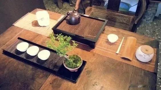 #上联：一卷闲诗香岁月；诚邀对下联#半壶清茶秀人生