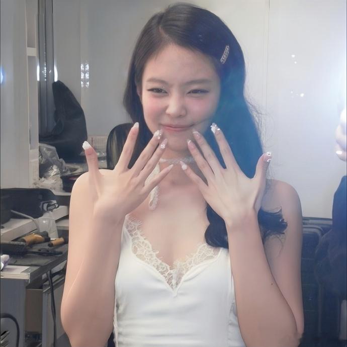 Jennie 成为你是我少女时代的英雄主义。 