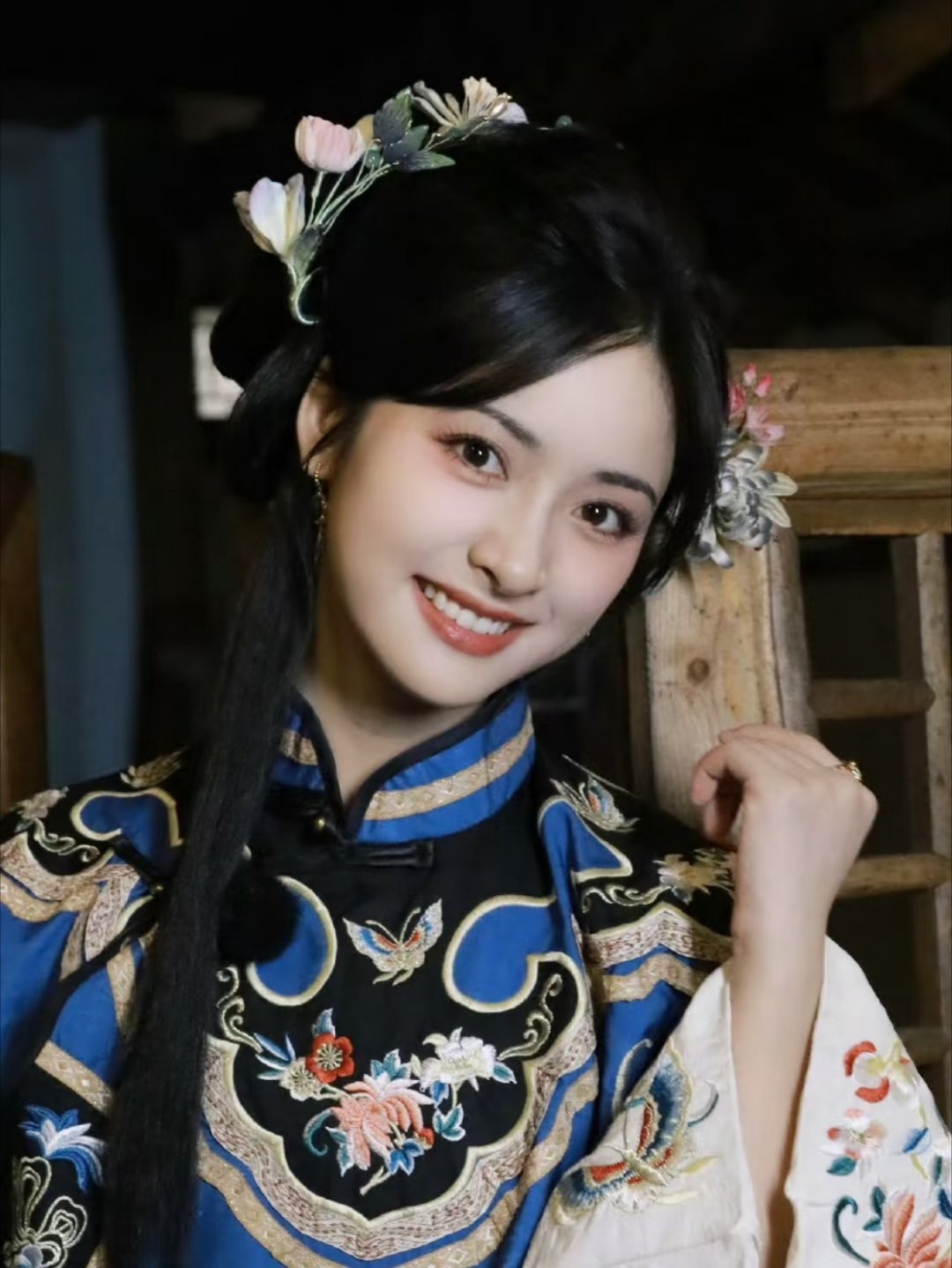 我能嗑沈月和任何男生的CP（前提是帅的），月月是内娱万能的CP体~[兔子] ​​
