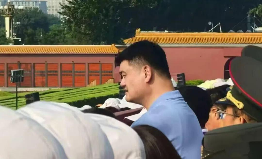 国乒集体观看阅兵直播，孙颖莎谈观后感，一席话掷地有声，无愧青少年的楷模
大家备受