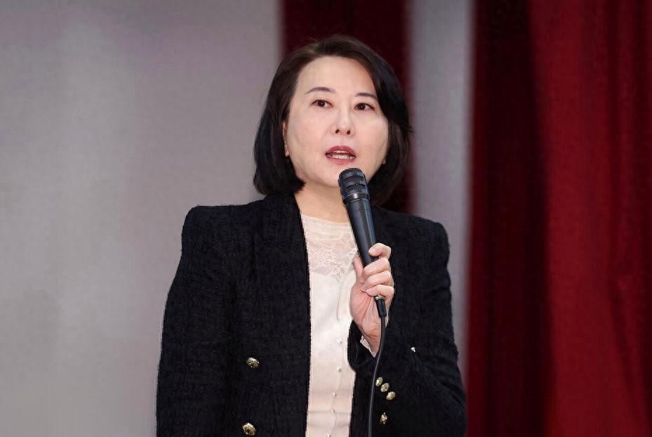 新北民调苏巧慧领先 13%，王鸿薇质疑民调沦为选举工具：羞辱选民智商？

亲绿机
